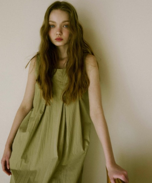 GREEN BUTTER(グリーンバター)の「COTTON NYLON PINTUCK DRESS(ワンピース・レディース・ベージュ・FREE)」の5枚目の写真