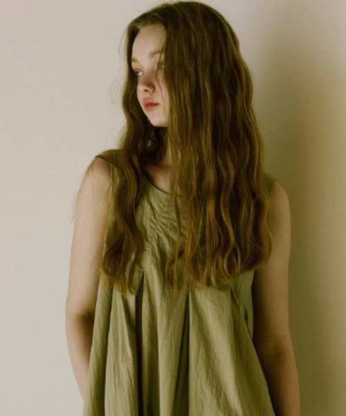 GREEN BUTTER(グリーンバター)の「COTTON NYLON PINTUCK DRESS(ワンピース・レディース・ベージュ・FREE)」の6枚目の写真