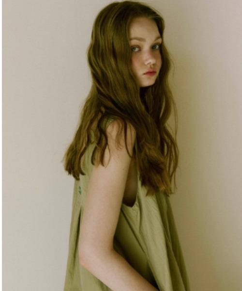 GREEN BUTTER(グリーンバター)の「COTTON NYLON PINTUCK DRESS(ワンピース・レディース・ベージュ・FREE)」の7枚目の写真