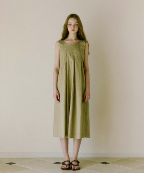 GREEN BUTTER(グリーンバター)の「COTTON NYLON PINTUCK DRESS(ワンピース・レディース・ベージュ・FREE)」の2枚目の写真