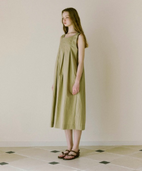 GREEN BUTTER(グリーンバター)の「COTTON NYLON PINTUCK DRESS(ワンピース・レディース・ベージュ・FREE)」の3枚目の写真