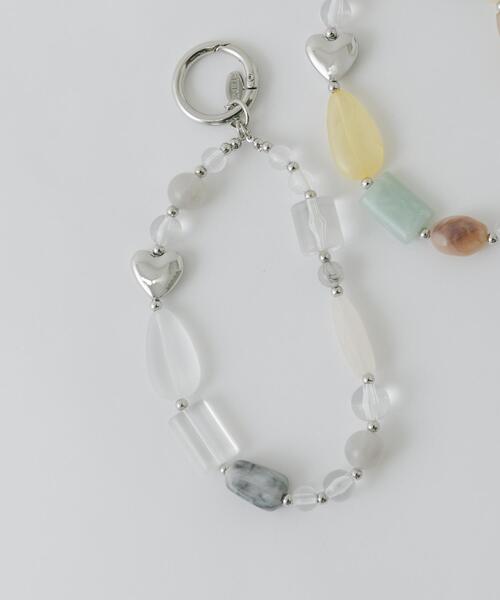 SMELLY（スメリー）の「クリアビーズモチーフキーチェーン（キーホルダー・レディース・ベージュ系その他/グレー系その他・-）」の5枚目の写真