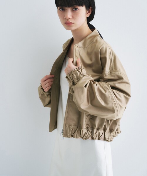 CODE A(コードエー)の「satin bomber jacket(ブルゾン・レディース・ベージュ/グレー/ホワイト・00)」の3枚目の写真
