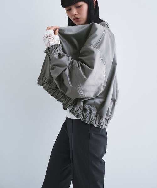 CODE A(コードエー)の「satin bomber jacket(ブルゾン・レディース・ベージュ/グレー/ホワイト・00)」の4枚目の写真
