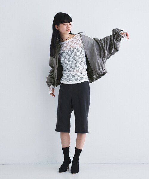 CODE A(コードエー)の「satin bomber jacket(ブルゾン・レディース・ベージュ/グレー/ホワイト・00)」の6枚目の写真