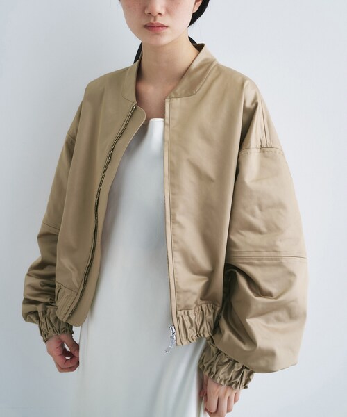 CODE A(コードエー)の「satin bomber jacket(ブルゾン・レディース・ベージュ/グレー/ホワイト・00)」の8枚目の写真