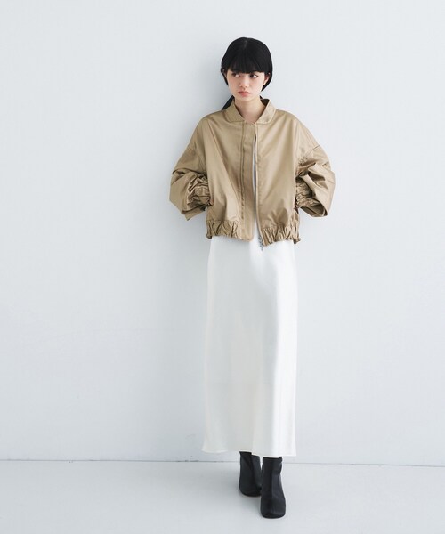 CODE A(コードエー)の「satin bomber jacket(ブルゾン・レディース・ベージュ/グレー/ホワイト・00)」の9枚目の写真