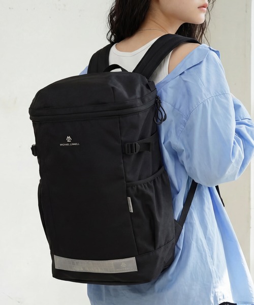 MICHAEL LINNELL(マイケル リンネル)の「【MICHAEL LINNELL/マイケルリンネル】Square Backpack/スクエア バックパック(容量:約32L)(バックパック/リュック・メンズ・ブラック×ブラック/ブラック×レッド/ブラック×シルバー・FREE)」の3枚目の写真