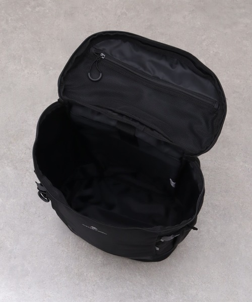 MICHAEL LINNELL(マイケル リンネル)の「【MICHAEL LINNELL/マイケルリンネル】Square Backpack/スクエア バックパック(容量:約32L)(バックパック/リュック・メンズ・ブラック×ブラック/ブラック×レッド/ブラック×シルバー・FREE)」の16枚目の写真