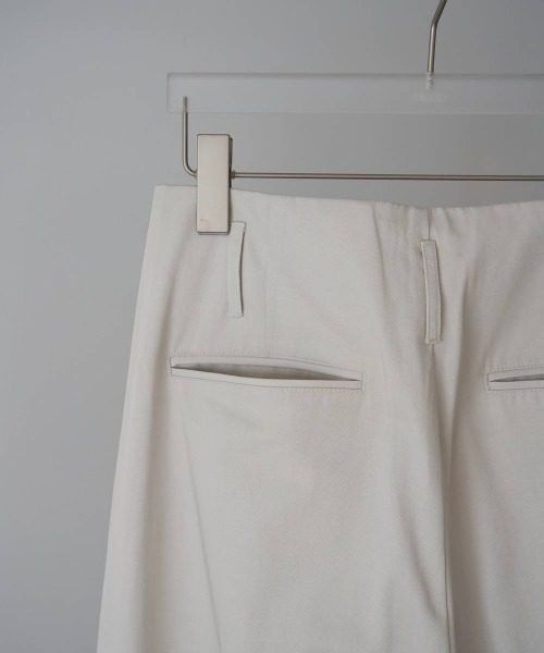 anuke（アンヌーク）の「anuke Twill Loose Pants（その他パンツ・レディース・ベージュ/オフホワイト・36/38）」の4枚目の写真