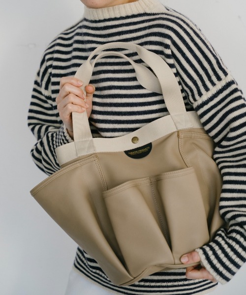 THEATRE PRODUCTS（シアタープロダクツ）の「マルチポケットフェイクレザートートバッグ（トートバッグ・レディース・ブラック/ベージュ・FREE）」の2枚目の写真