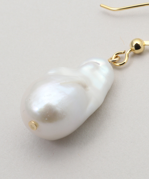 La TOTALITE（ラトータリテ）の「STELLAR HOLLYWOOD/ステラハリウッド ビッグバロックパールピアス（ピアス（両耳用）・レディース・ホワイト・FREE）」の3枚目の写真