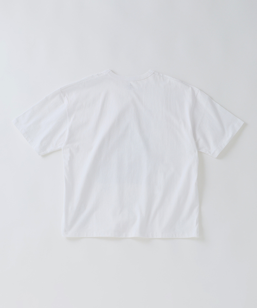 EDIFICE（エディフィス）の「THOMAS LODIN(トーマス ロディン) 別注 フォト プリント Tシャツ（Tシャツ/カットソー・メンズ・ブルー/ベージュ/ブラック/オレンジ/ブラック系その他・LARGE/MEDIUM）」の17枚目の写真