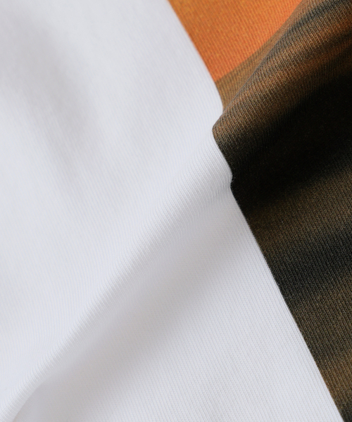 EDIFICE（エディフィス）の「THOMAS LODIN(トーマス ロディン) 別注 フォト プリント Tシャツ（Tシャツ/カットソー・メンズ・ブルー/ベージュ/ブラック/オレンジ/ブラック系その他・LARGE/MEDIUM）」の7枚目の写真