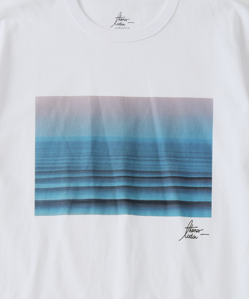 EDIFICE（エディフィス）の「THOMAS LODIN(トーマス ロディン) 別注 フォト プリント Tシャツ（Tシャツ/カットソー・メンズ・ブルー/ベージュ/ブラック/オレンジ/ブラック系その他・LARGE/MEDIUM）」の14枚目の写真