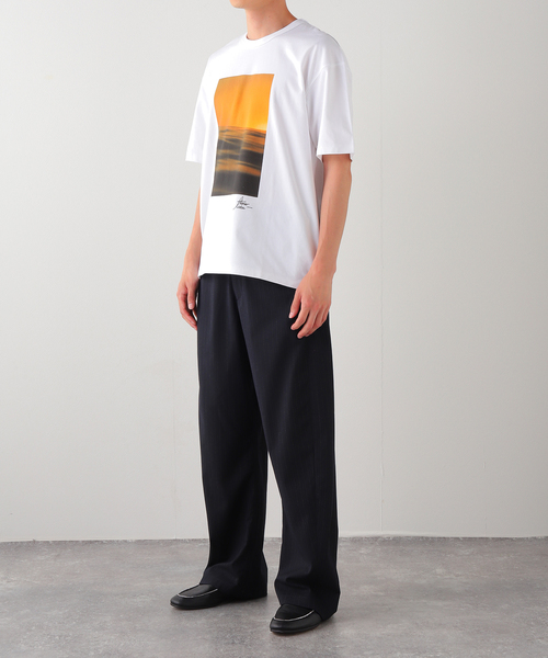 EDIFICE（エディフィス）の「THOMAS LODIN(トーマス ロディン) 別注 フォト プリント Tシャツ（Tシャツ/カットソー・メンズ・ブルー/ベージュ/ブラック/オレンジ/ブラック系その他・LARGE/MEDIUM）」の21枚目の写真