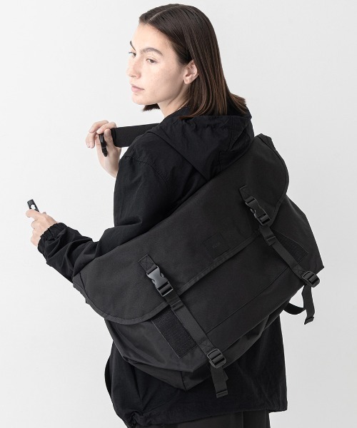 KLON(クローン)の「KLON BIG MESSENGER BAG BLACK(メッセンジャーバッグ・レディース・ブラック・FREE)」の3枚目の写真