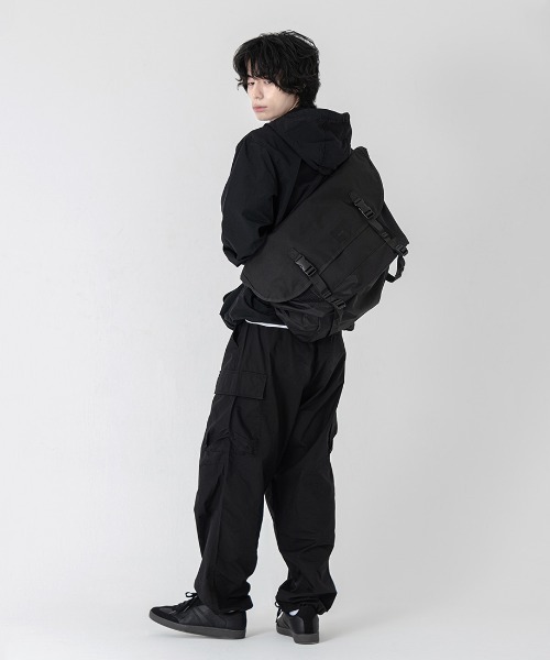 KLON(クローン)の「KLON BIG MESSENGER BAG BLACK(メッセンジャーバッグ・レディース・ブラック・FREE)」の6枚目の写真