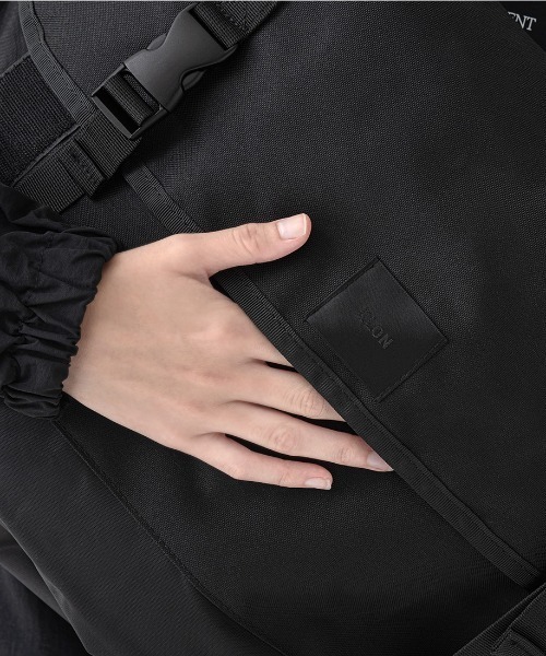 KLON(クローン)の「KLON BIG MESSENGER BAG BLACK(メッセンジャーバッグ・レディース・ブラック・FREE)」の7枚目の写真