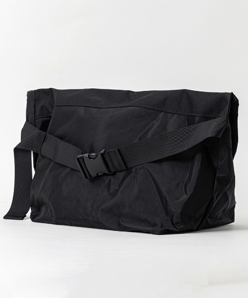 KLON(クローン)の「KLON BIG MESSENGER BAG BLACK(メッセンジャーバッグ・レディース・ブラック・FREE)」の12枚目の写真