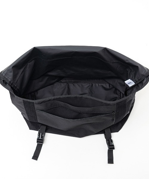 KLON(クローン)の「KLON BIG MESSENGER BAG BLACK(メッセンジャーバッグ・レディース・ブラック・FREE)」の13枚目の写真