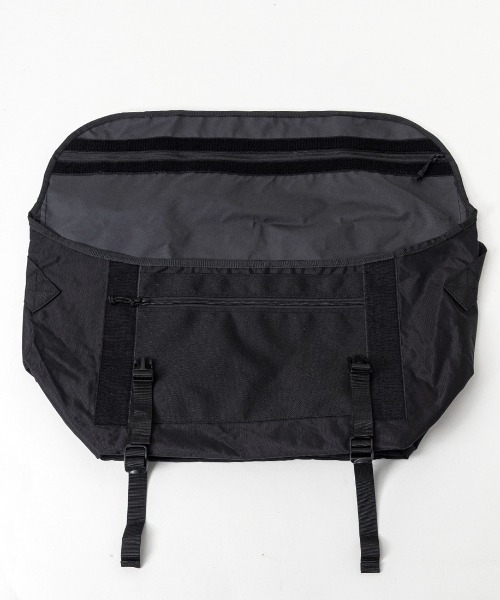 KLON(クローン)の「KLON BIG MESSENGER BAG BLACK(メッセンジャーバッグ・レディース・ブラック・FREE)」の14枚目の写真