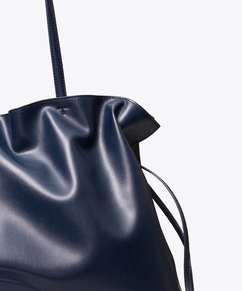 TORY BURCH(トリーバーチ)の「エラ NATUURA(TM) ドローストリング トートバッグ(トートバッグ・レディース・ブラック/ベージュ/ブルー・ONE SIZE)」の18枚目の写真