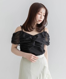 akiki 完売品オフショルダートップス　黒 オフショル オフショルダー」に該当するトップス（ブラック/黒色系