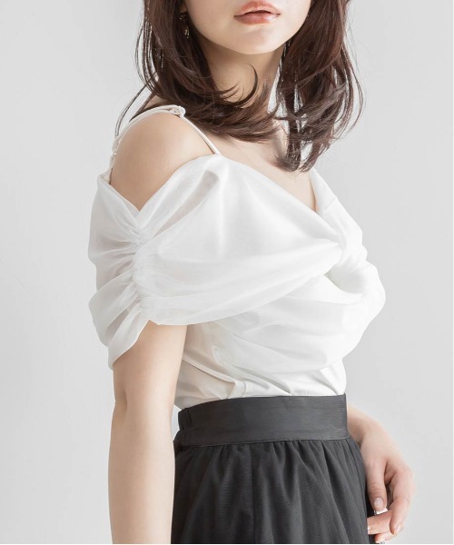 RANDA(ランダ)の「チュールオフショルダートップス(Tシャツ/カットソー・レディース・イエロー/ブラック/ホワイト・FREE)」の4枚目の写真