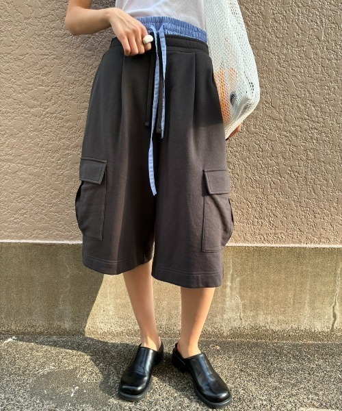 AIC.(エーアイシー)の「スウェットハーフカーゴパンツ(スウェットパンツ・レディース・ライトグレー/チャコールグレー・FREE)」の2枚目の写真