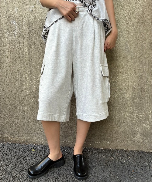 AIC.(エーアイシー)の「スウェットハーフカーゴパンツ(スウェットパンツ・レディース・ライトグレー/チャコールグレー・FREE)」の1枚目の写真