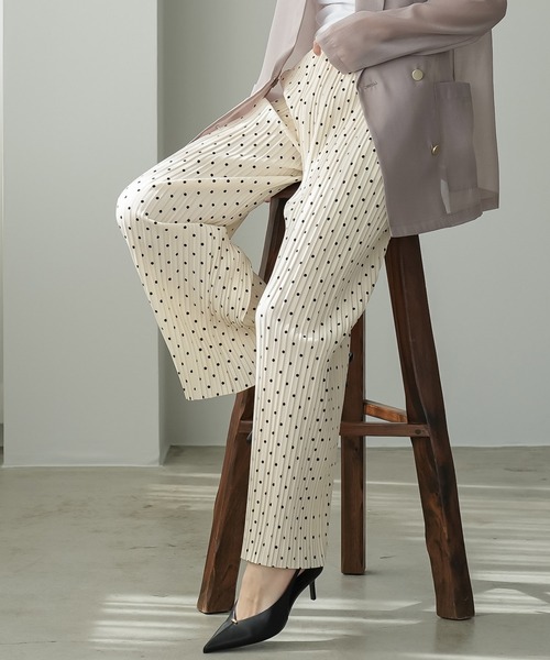 mili an deni（ミリアンデニ）の「ドットセルフカットプリーツパンツ（その他パンツ・レディース・ホワイト×ブラック/ブラック×ホワイト・M）」の2枚目の写真