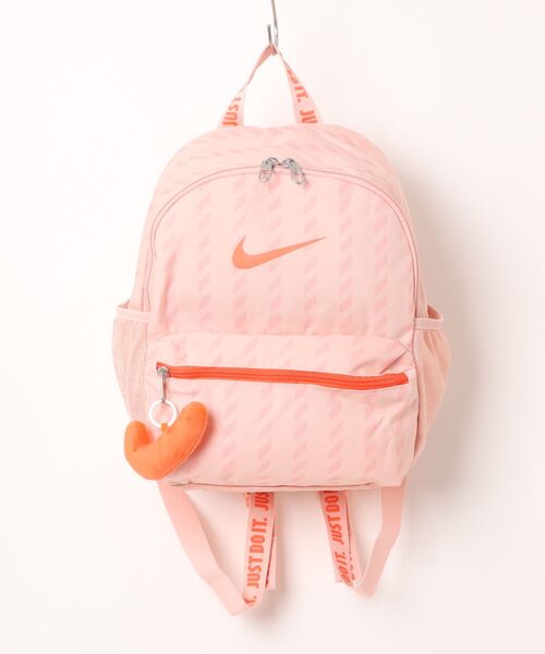 NIKE(ナイキ)の「《NIKEアパレル》YNKJDIMINIBKPK-SU26A(バックパック/リュック・キッズ・オレンジ系その他/ブラック×レッド・フリー)」の2枚目の写真