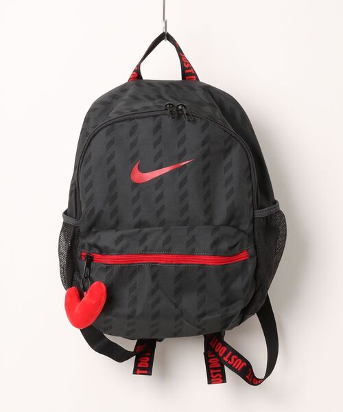 NIKE(ナイキ)の「《NIKEアパレル》YNKJDIMINIBKPK-SU26A(バックパック/リュック・キッズ・オレンジ系その他/ブラック×レッド・フリー)」の1枚目の写真