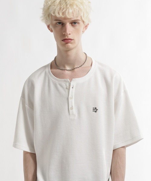 HARE(ハレ)の「ピグメントロゴヘンリーカット(HARE)(Tシャツ/カットソー・メンズ・ブルー/ブラック/グレー/レッド/ホワイト・SMALL/MEDIUM/X-SMALL)」の2枚目の写真