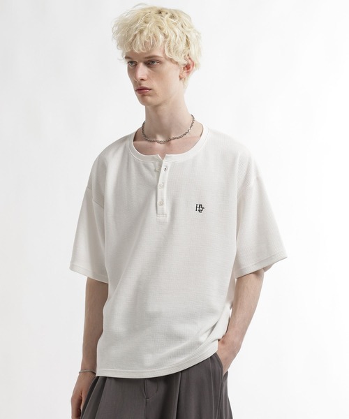 HARE(ハレ)の「ピグメントロゴヘンリーカット(HARE)(Tシャツ/カットソー・メンズ・ブルー/ブラック/グレー/レッド/ホワイト・SMALL/MEDIUM/X-SMALL)」の6枚目の写真