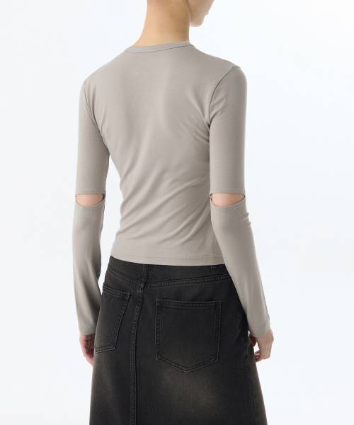 MUSINSA STANDARD WOMAN（ムシンサスタンダードウーマン）の「ウィメンズ テンセル スリム エルボ カット アウト 長袖Tシャツ [ライトベージュ]（Tシャツ/カットソー・レディース・その他・MEDIUM/LARGE/SMALL/X-SMALL）」の4枚目の写真