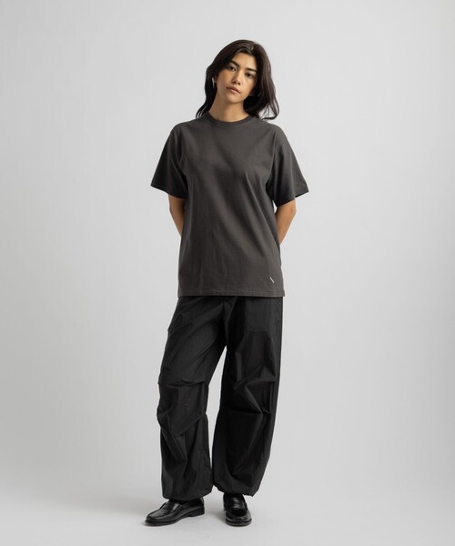 HANES(ヘインズ)の「Hanes x Saturdays NYC Washed Cotton Short Sleeve T-Shirts 2P(Tシャツ/カットソー・メンズ・ブラック/ホワイト・S/M/L)」の14枚目の写真