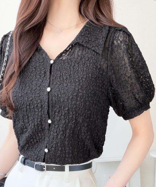 mily bilet(ミウィビレット)の「【mily bilet】甘さを抑えた花柄で、品よく着映える。総花柄衿付きパフ袖×パール釦カーディガン(半袖)(カーディガン/ボレロ・レディース・アイボリー/ブラック・LARGE/MEDIUM/SMALL/X-LARGE)」の6枚目の写真