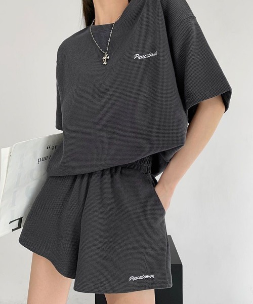 NEW GENTLEMAN(ニュージェントルマン)の「【2点SET】ジュール ワッフル セットアップ T&ショーツ(Tシャツ/カットソー・レディース・チャコールグレー/ブラック/グレイッシュベージュ/サックスブルー・M/L/XL)」の18枚目の写真