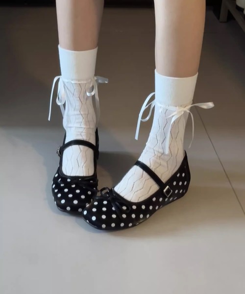 WEGO(ウィゴー)の「26年新作!4cm厚底ドット柄バレエパンプス/メリージェーンシューズ(パンプス・レディース・ホワイト/ブラック・MEDIUM/LARGE)」の5枚目の写真