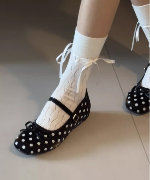 WEGO(ウィゴー)の「26年新作!4cm厚底ドット柄バレエパンプス/メリージェーンシューズ(パンプス・レディース・ホワイト/ブラック・MEDIUM/LARGE)」の9枚目の写真