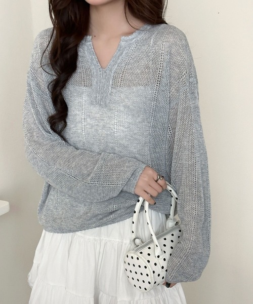 DAY CLOSET(デイ クローゼット)の「【デコルテすっきりキーネック】長袖 透かし編み サマーニット プルオーバー レディース(その他トップス・レディース・イエロー/グレー/アイボリー・FREE)」の2枚目の写真