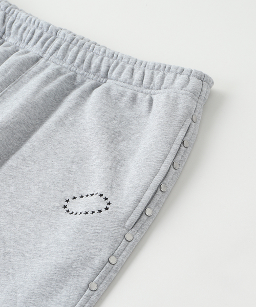 AFB(エーエフビー)の「AFB / エーエフビー STUDDED BAGGY SWEAT PANTS(スウェットパンツ・メンズ・ブラック/グレー・MEDIUM/LARGE)」の9枚目の写真