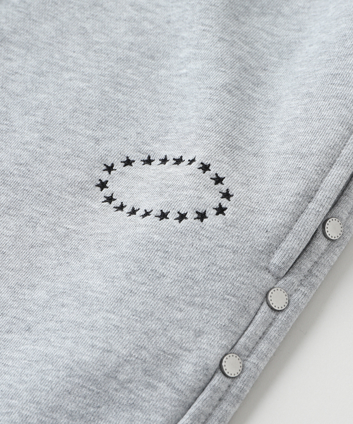 AFB(エーエフビー)の「AFB / エーエフビー STUDDED BAGGY SWEAT PANTS(スウェットパンツ・メンズ・ブラック/グレー・MEDIUM/LARGE)」の8枚目の写真