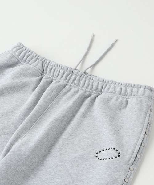 AFB(エーエフビー)の「AFB / エーエフビー STUDDED BAGGY SWEAT PANTS(スウェットパンツ・メンズ・ブラック/グレー・MEDIUM/LARGE)」の6枚目の写真