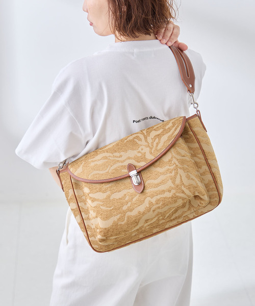 A VACATION（アヴァケーション）の「A VACATION/ア バケーション JIJI COGNAC ZEBRA バッグ（ショルダーバッグ・レディース・キャメル・FREE）」の2枚目の写真
