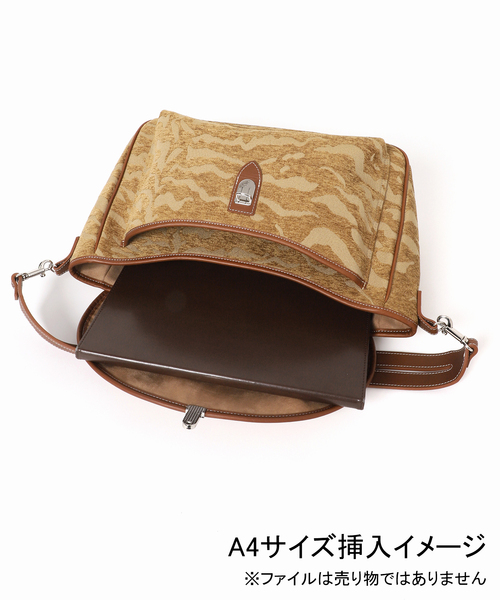 A VACATION（アヴァケーション）の「A VACATION/ア バケーション JIJI COGNAC ZEBRA バッグ（ショルダーバッグ・レディース・キャメル・FREE）」の17枚目の写真