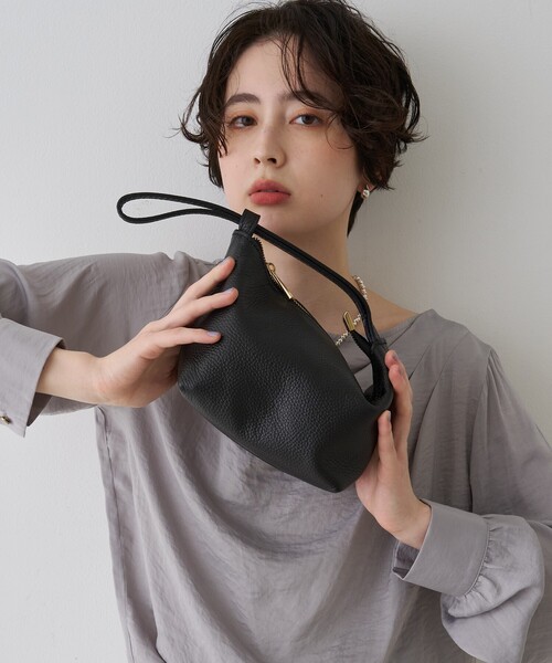 AULENTTI(オウレンティ)の「【AULENTTI/オウレンティ】ワンハンドル レザーハンドバッグ/ポーチバッグ(ハンドバッグ・レディース・モカ/ブラック・フリー)」の5枚目の写真