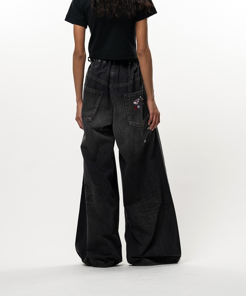 Maison MIHARA YASUHIRO(メゾンミハラヤスヒロ)の「Kids Sticker Printed Wide Denim Pants(デニムパンツ・レディース・インディゴブルー/ブラック・36/38)」の6枚目の写真